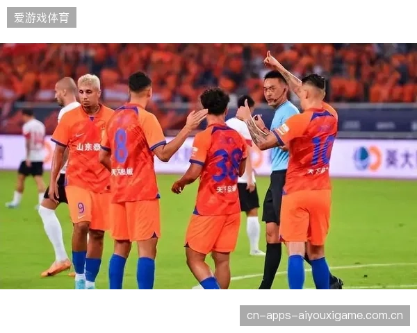 球迷讨论鲁能换帅：从“传奇”到“转折”——足球的真实与想象的碰撞